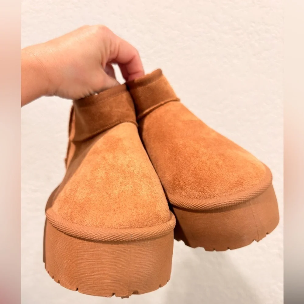Olivia + Kate Low Slung Faux Fur Lined Platform booties Sz 10 terracota color
